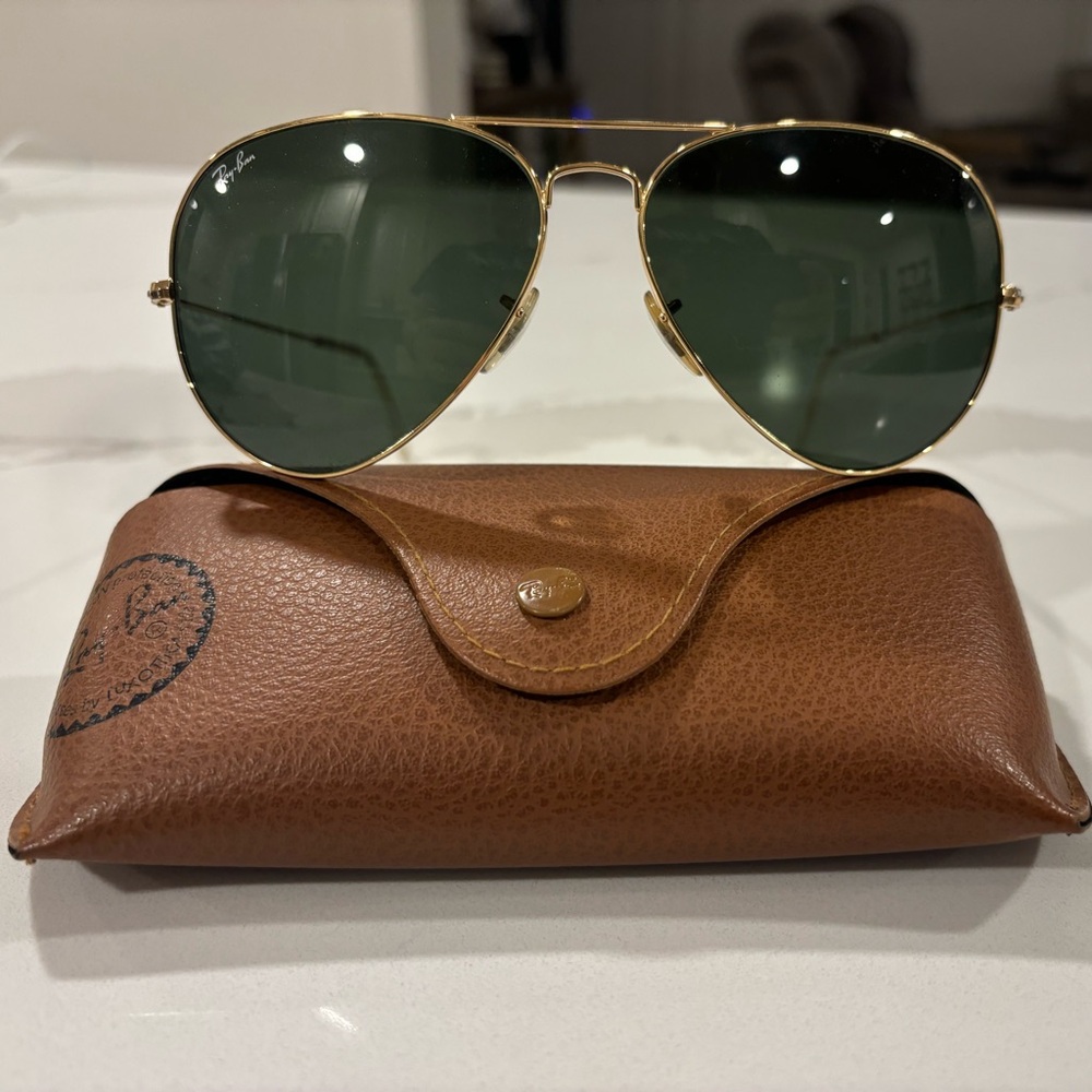 Women’s Rayban Aviator sunglasses in gold